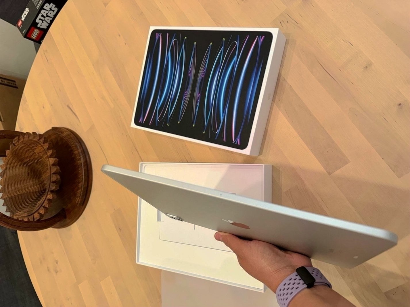 Apple iPad Pro 6th Generation 256GB Silver Unlocked - Used image 4