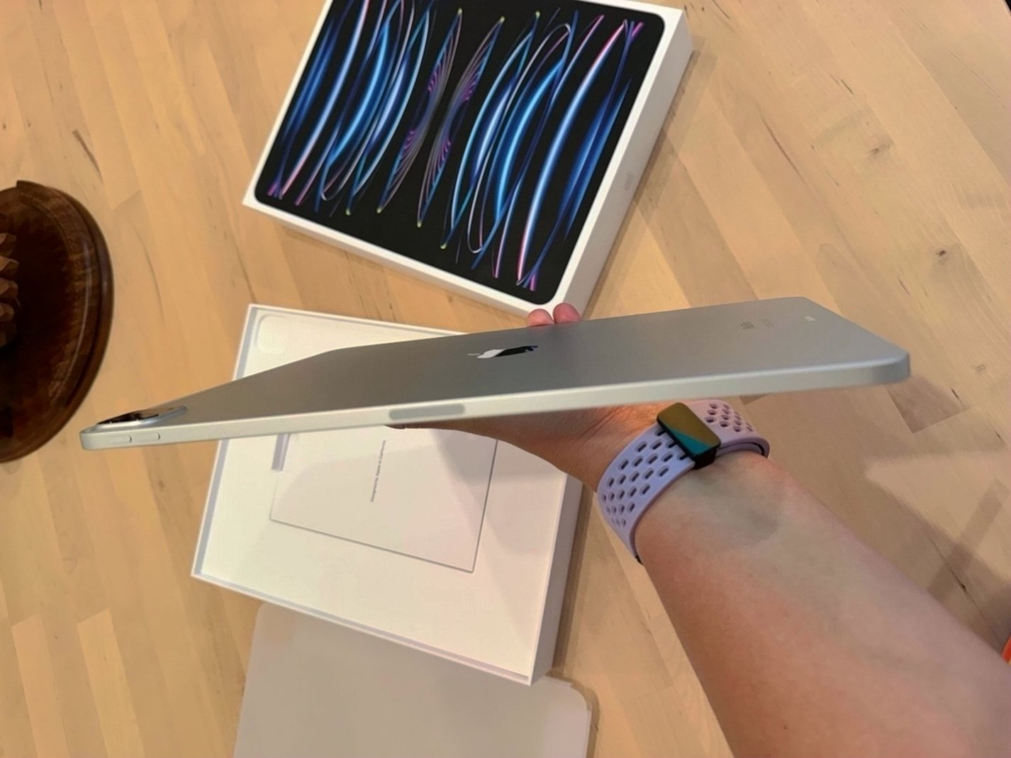 Apple iPad Pro 6th Generation 256GB Silver Unlocked - Used image 5