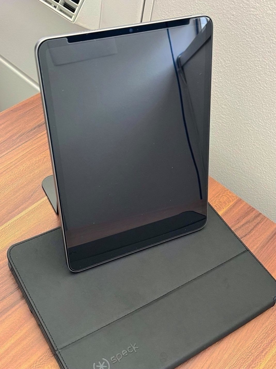 Apple iPad Pro 4th Generation 11-inch 128GB Space Gray Unlocked - Used image 2