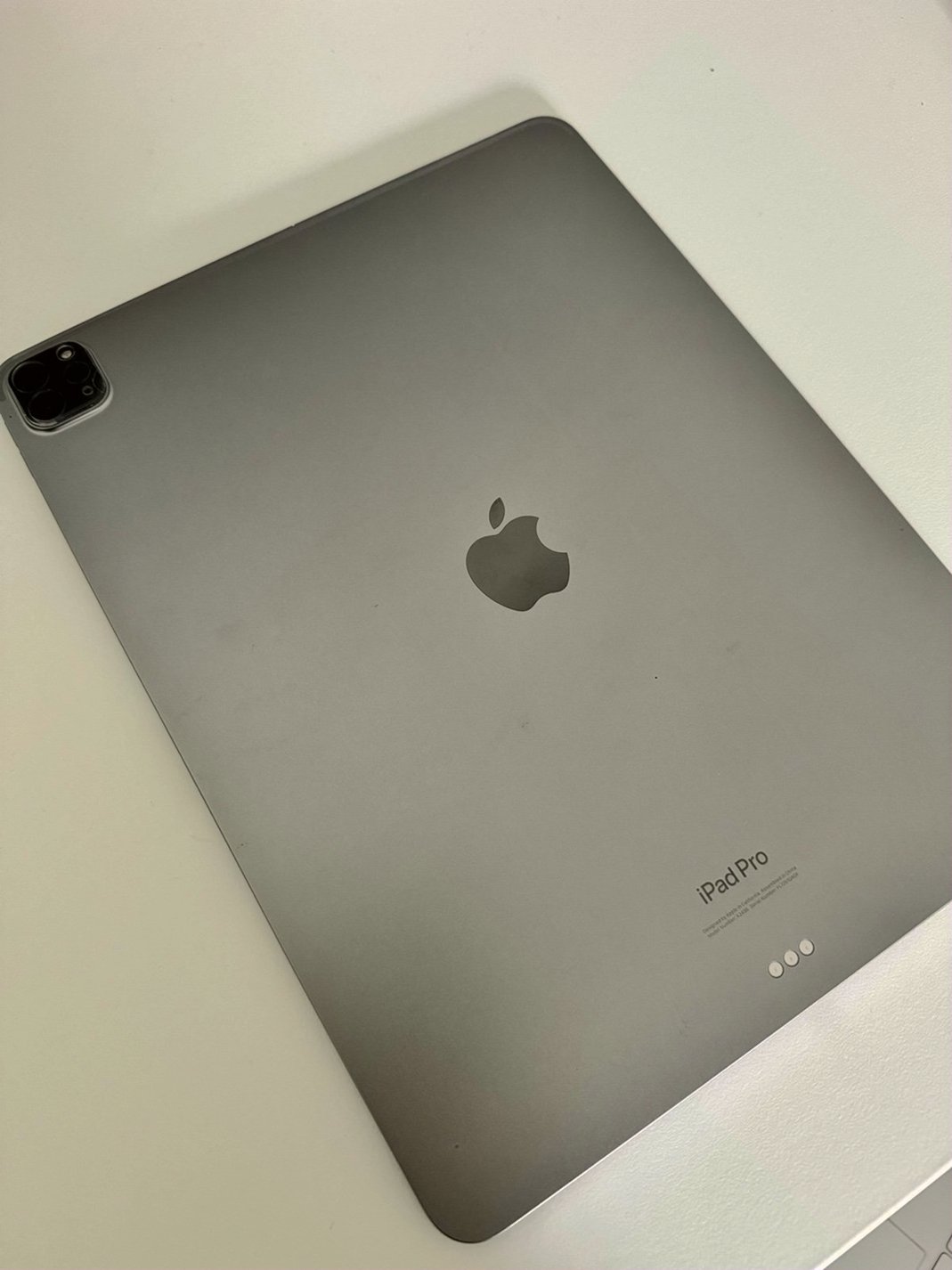Apple iPad Pro 12.9 6th Generation 256GB Unlocked - Used image 5