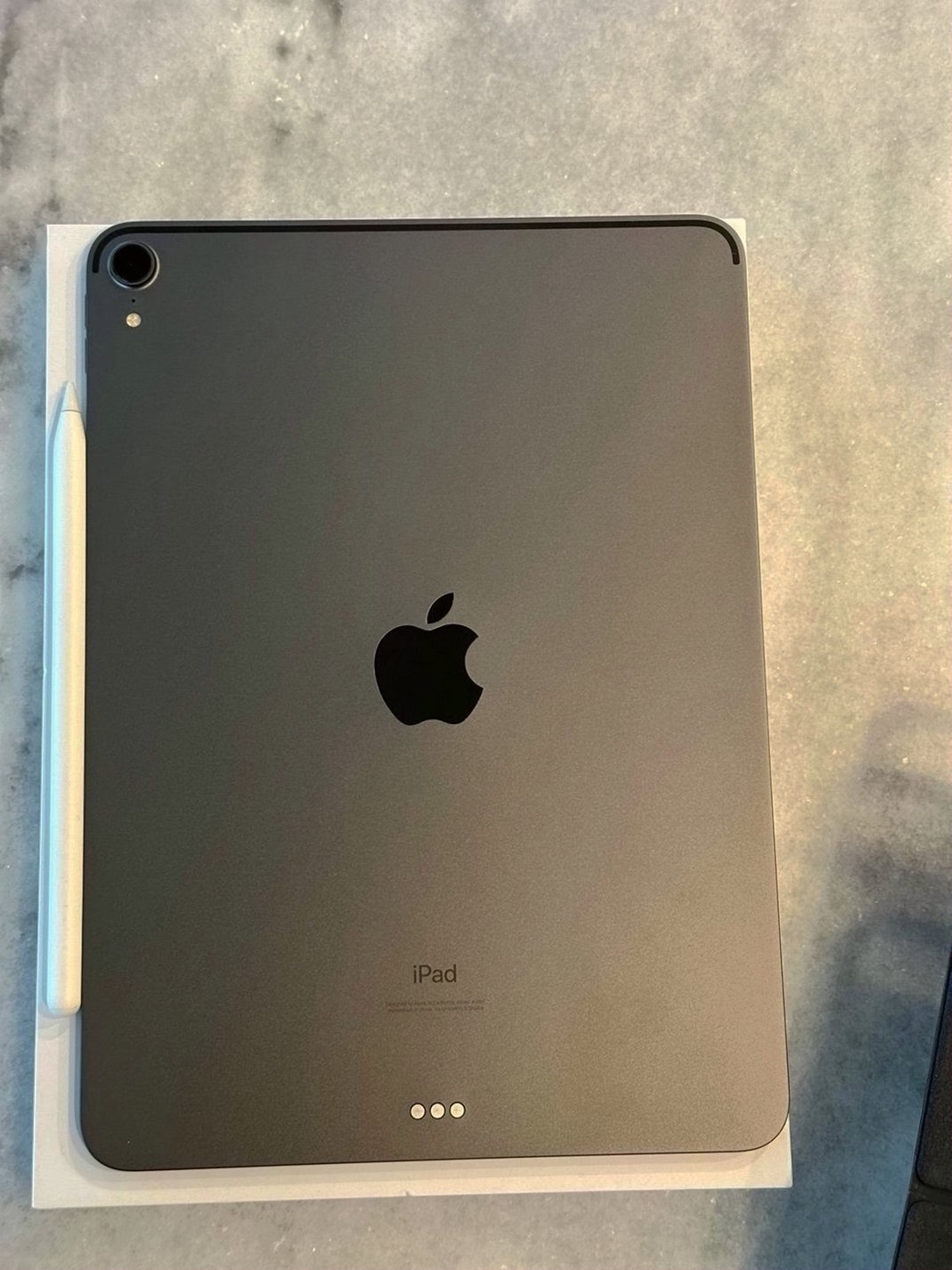 Apple iPad Pro 11 inch 512GB Unlocked Used image 3