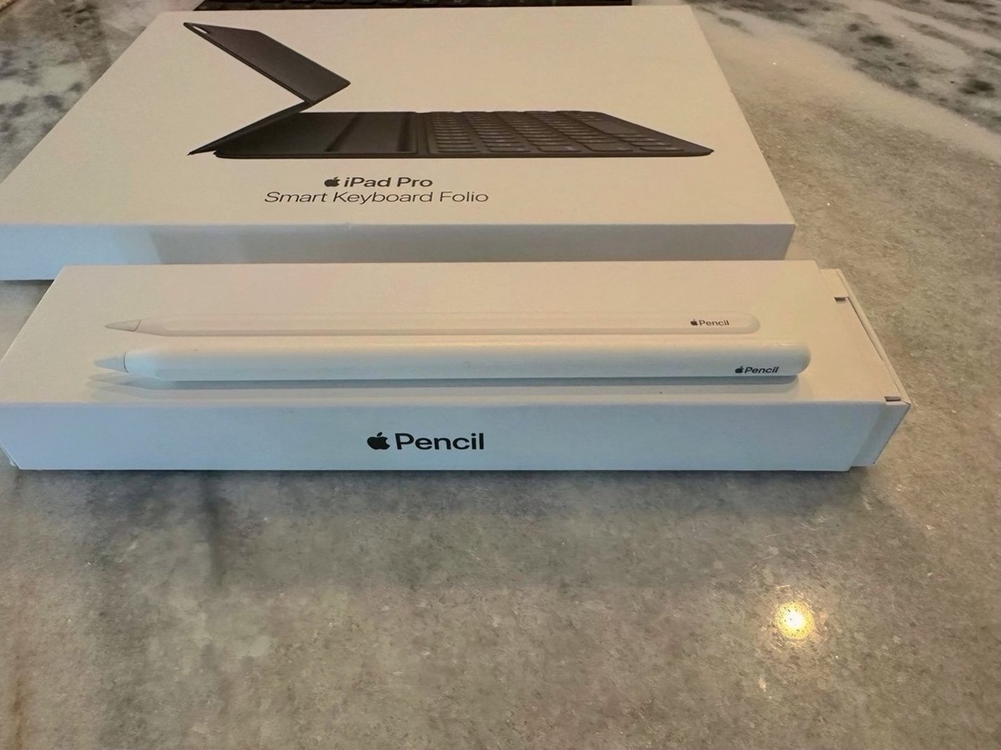 Apple iPad Pro 11 inch 512GB Unlocked Used image 5