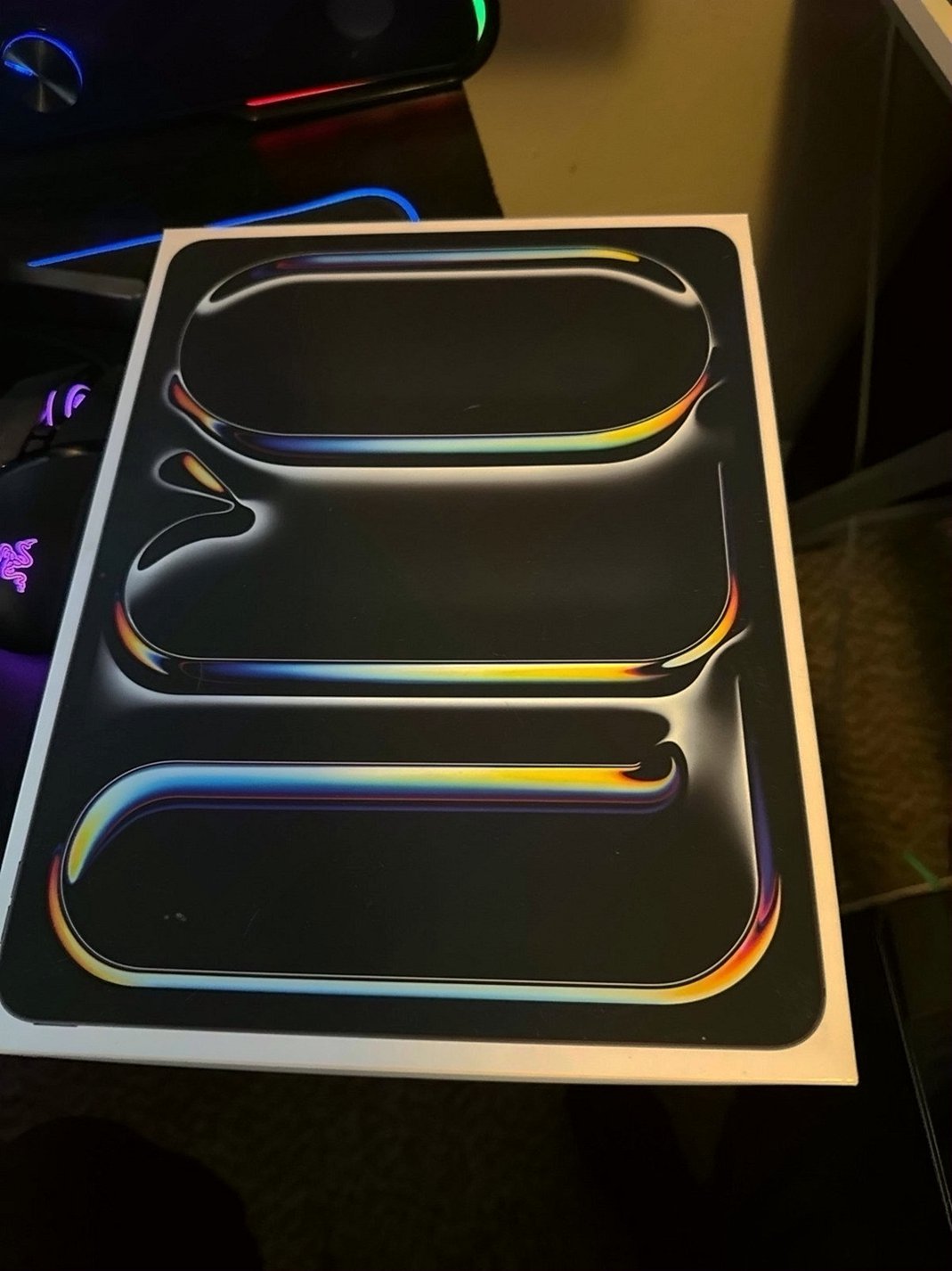 Apple iPad Pro 13 inch 256GB Unlocked - Used image 2