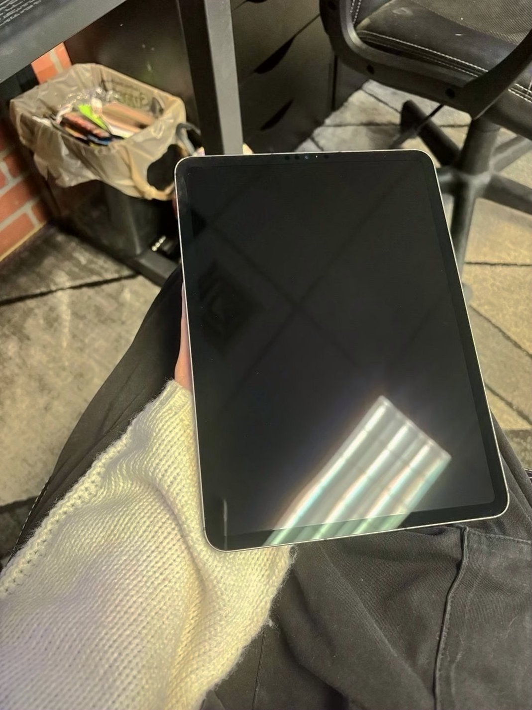 Apple iPad Pro 11” 3rd Gen 128GB Space Gray Unlocked - Used image 4