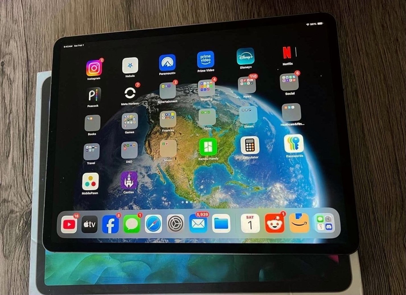 Apple iPad Pro 4th Generation 512GB Space Gray Unlocked - Used image 2