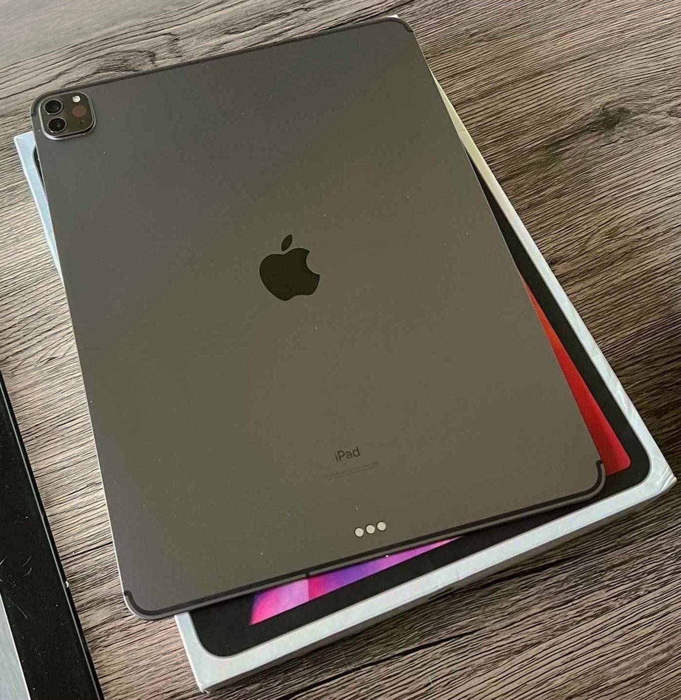 Apple iPad Pro 4th Generation 512GB Space Gray Unlocked - Used image 3