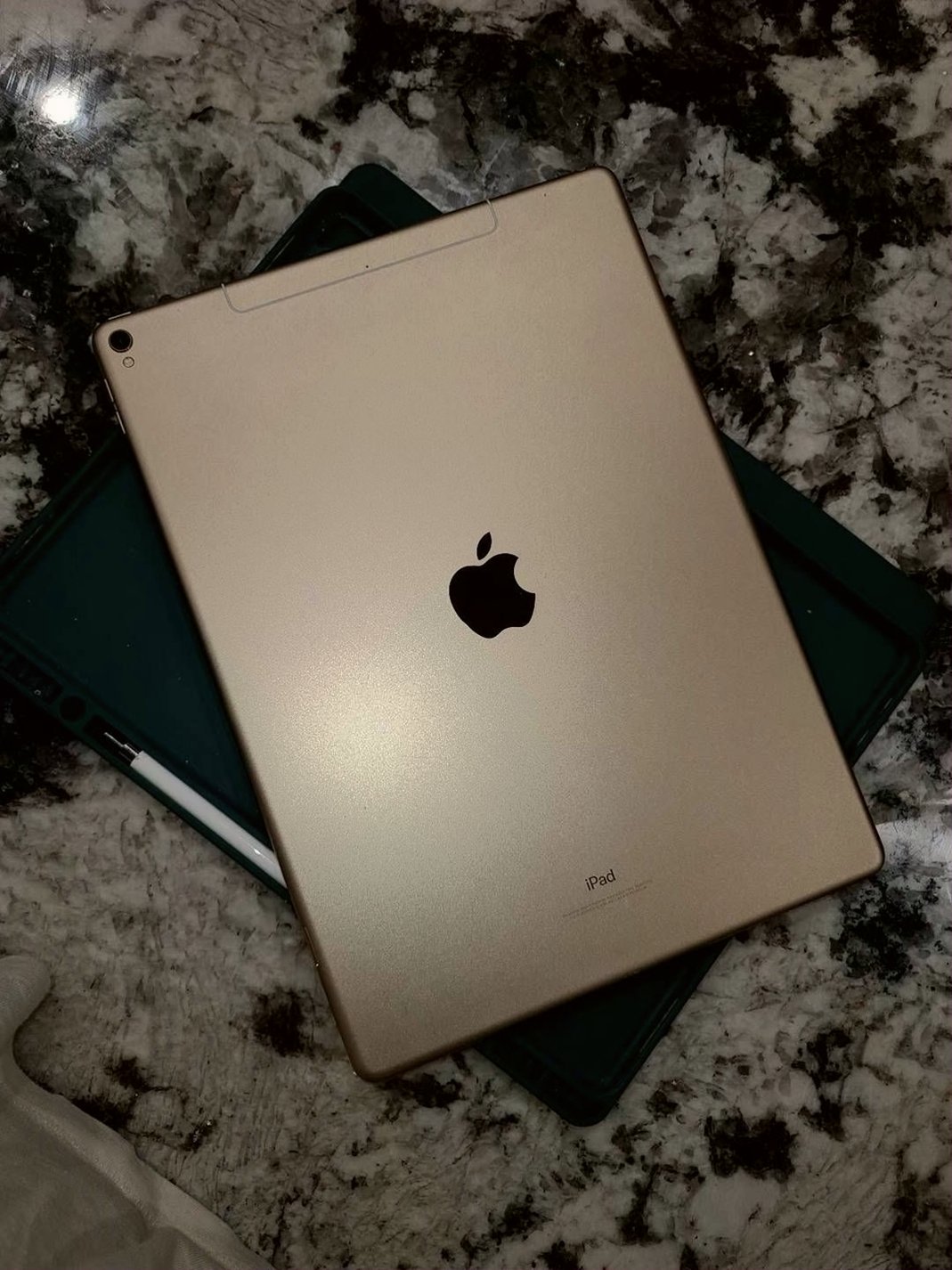 Apple iPad Pro 12.9" 64GB Gold Unlocked - Used image 3