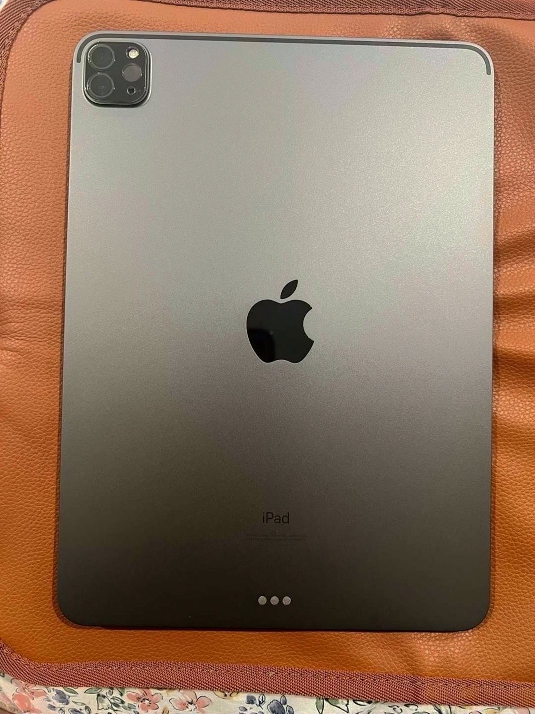 Apple iPad Pro 11 256GB Space Gray Unlocked - Used image 2