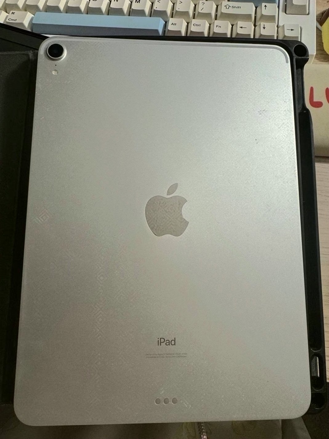 Apple iPad Pro 11 inch 64GB Space Gray Unlocked - Used image 2