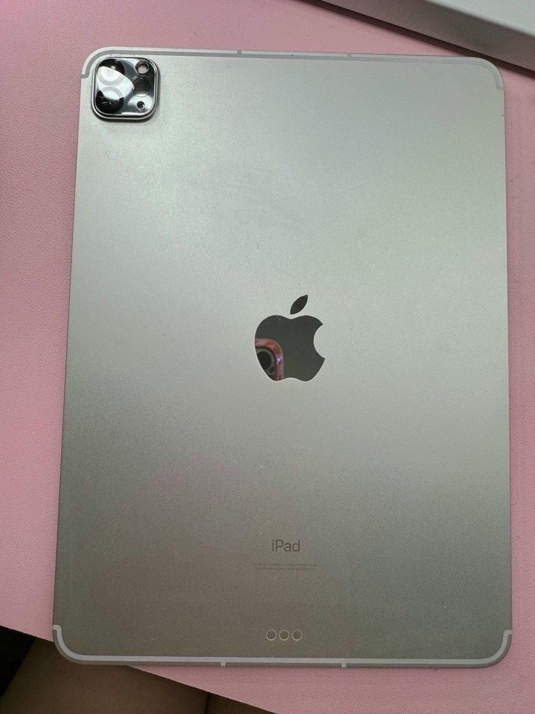 Apple iPad Pro 3rd Generation 256GB Silver Unlocked - Used image 5