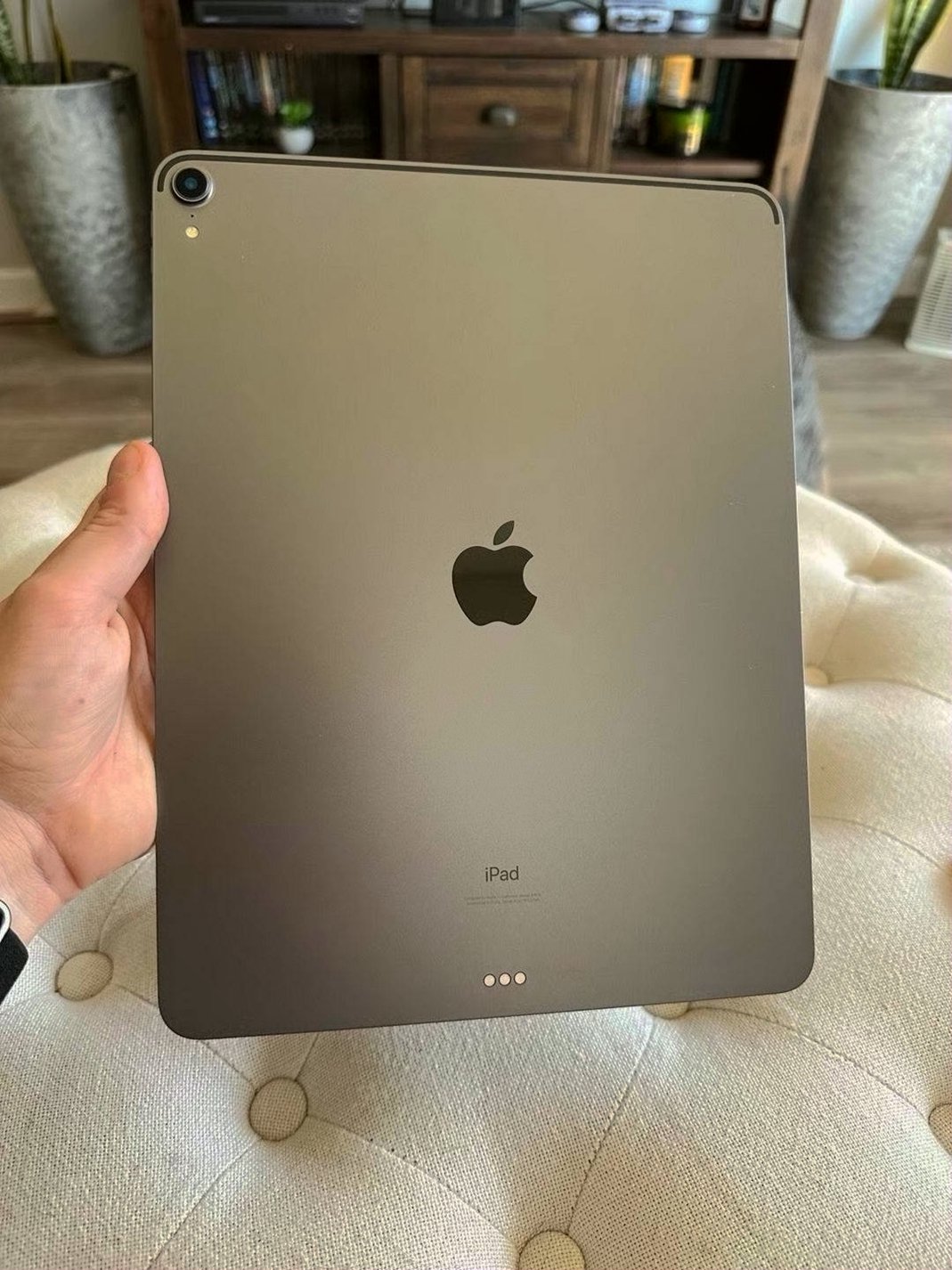 Apple iPad Pro 3rd Generation 256GB Space Gray Unlocked - Used image 2