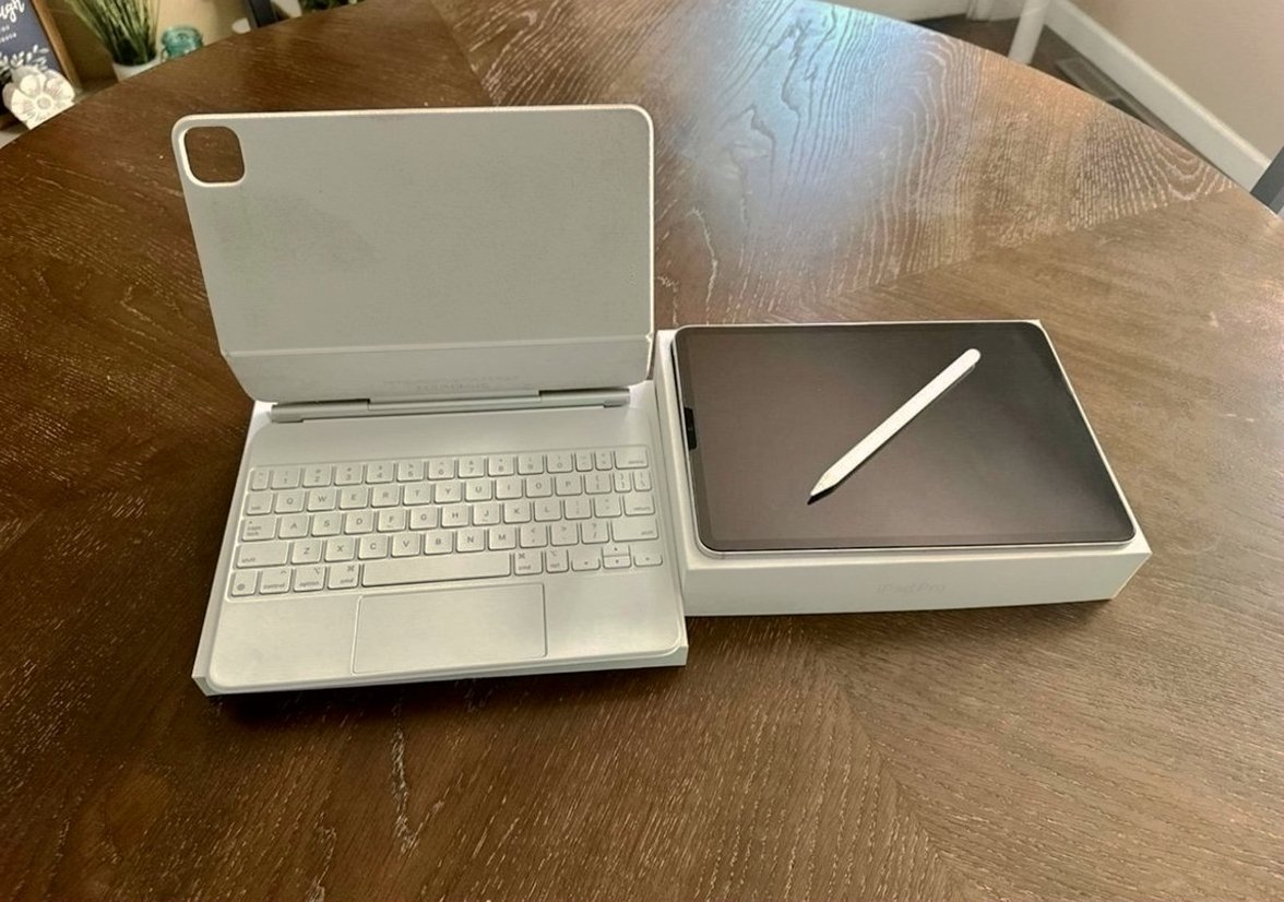 Apple iPad Pro 11 inch M2 256GB Silver Unlocked - Used image 2