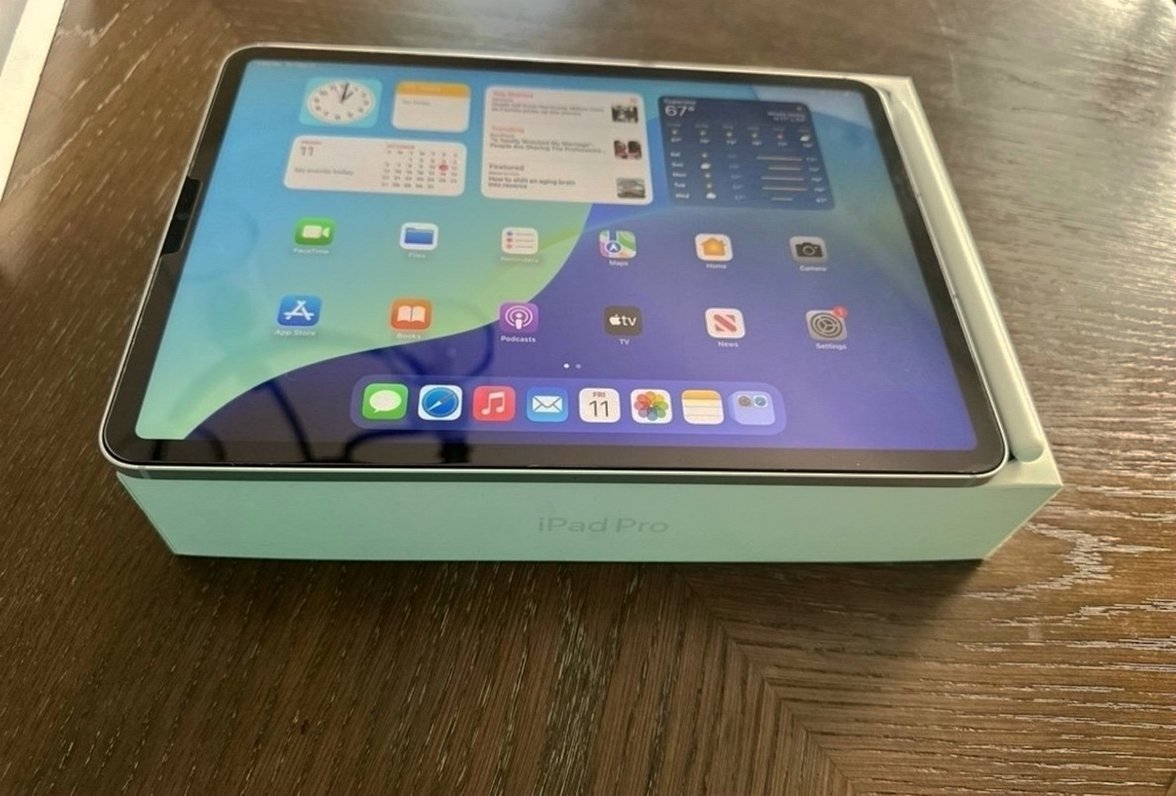 Apple iPad Pro 11 inch M2 256GB Silver Unlocked - Used image 4