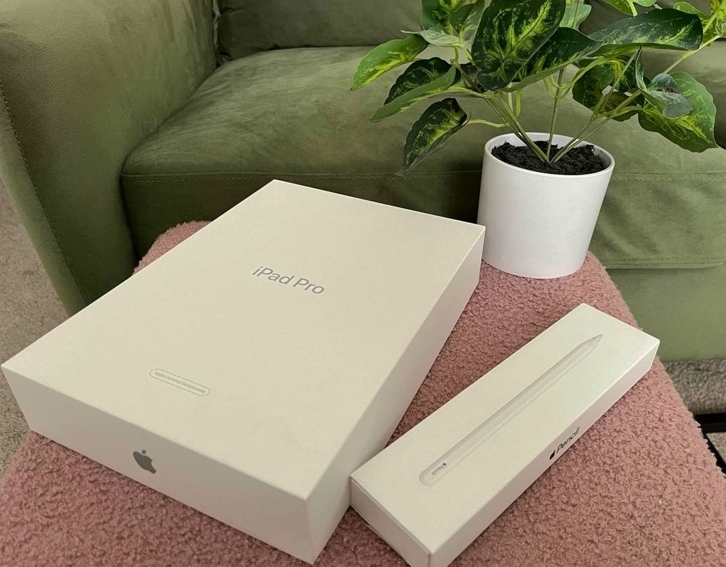 Apple iPad Pro 11 inch 1st Generation 64GB Silver Unlocked - Used