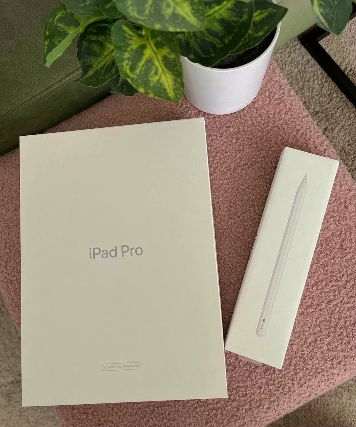 Apple iPad Pro 11 inch 1st Generation 64GB Silver Unlocked - Used image 2