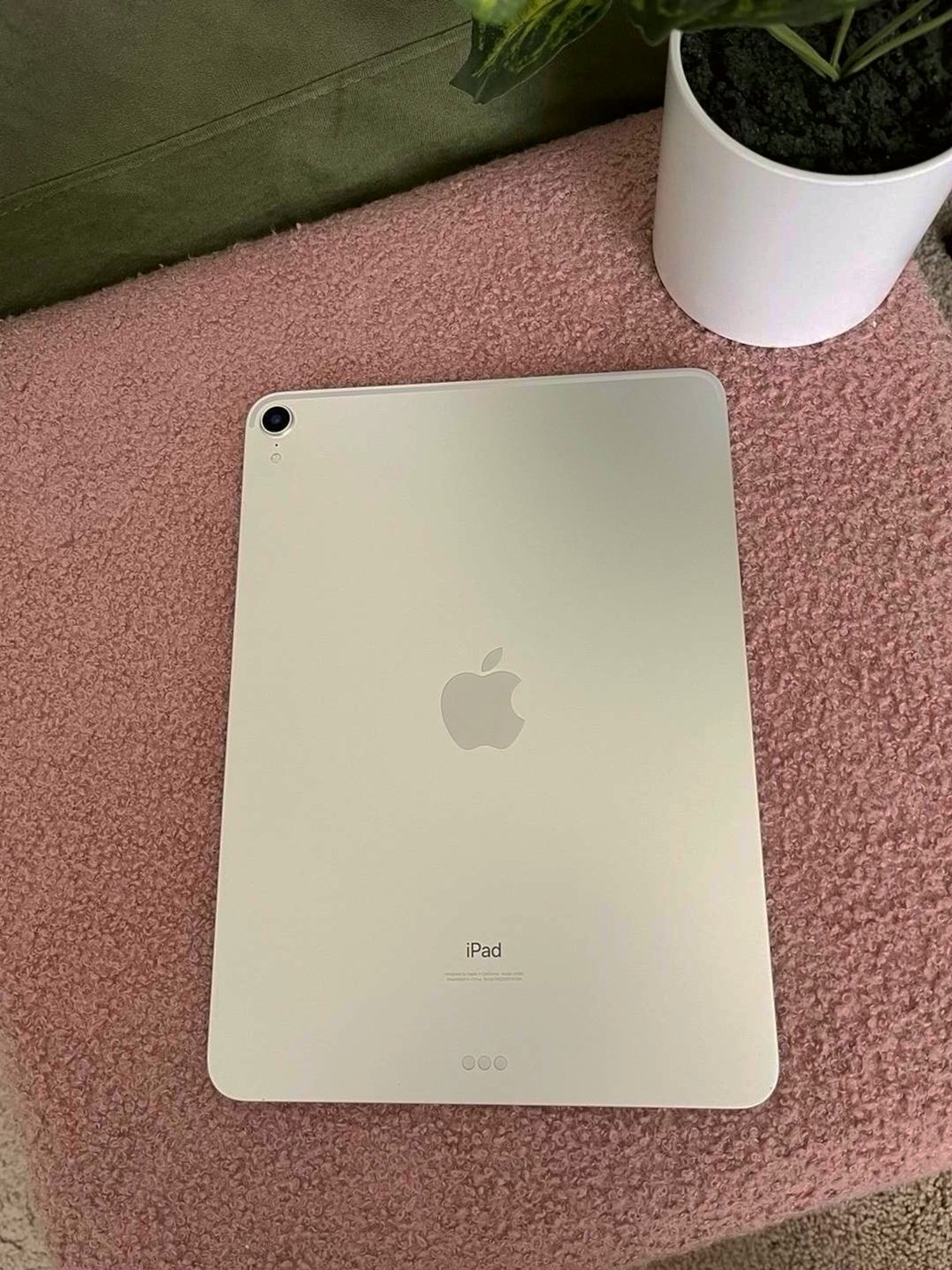 Apple iPad Pro 11 inch 1st Generation 64GB Silver Unlocked - Used image 4
