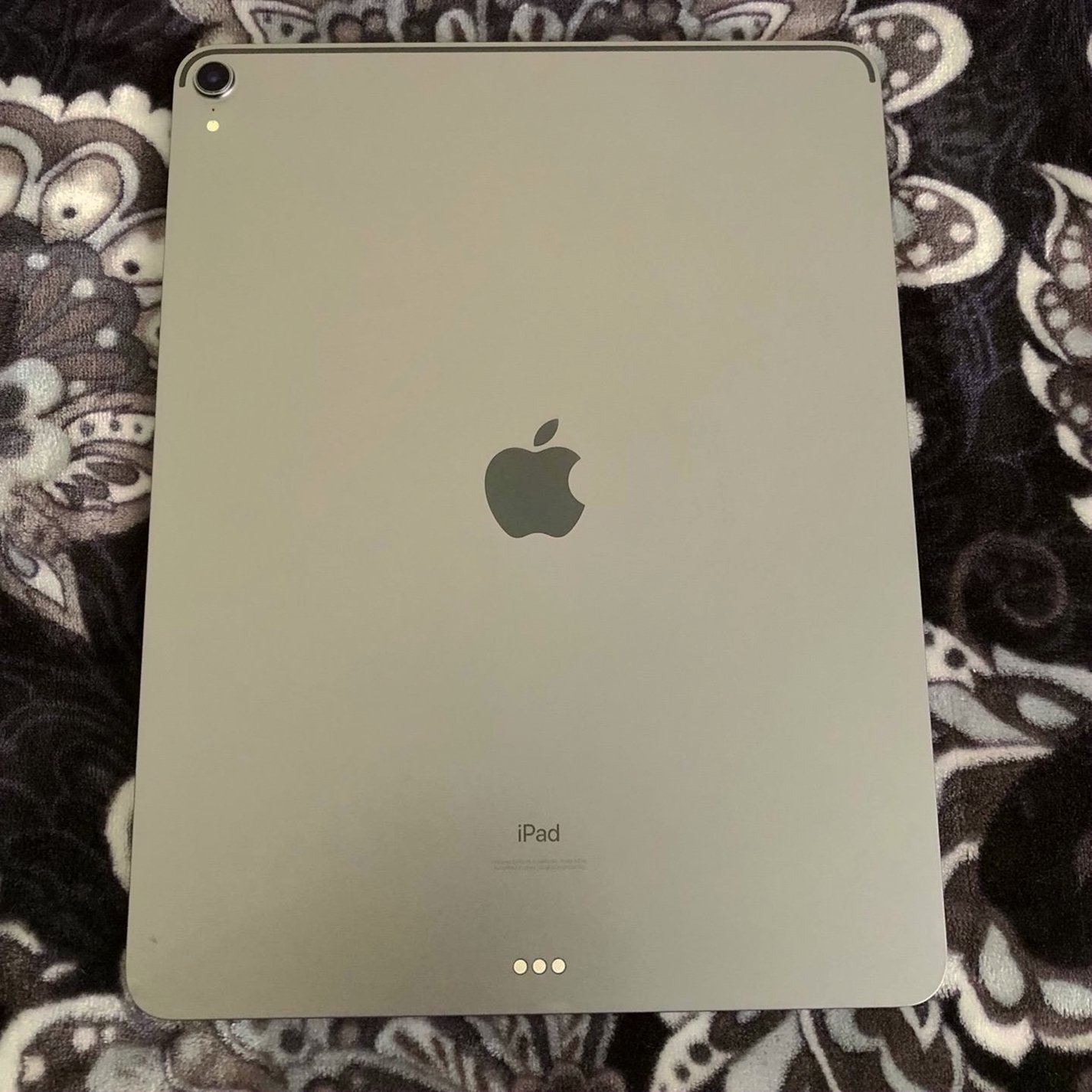 Apple iPad Pro 3rd Generation 256GB Space Grey Unlocked - Used image 2