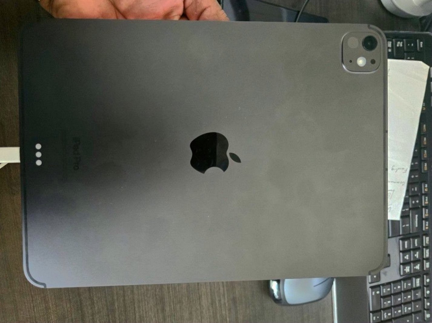 Apple iPad Pro M4 256GB Unlocked Used image 2