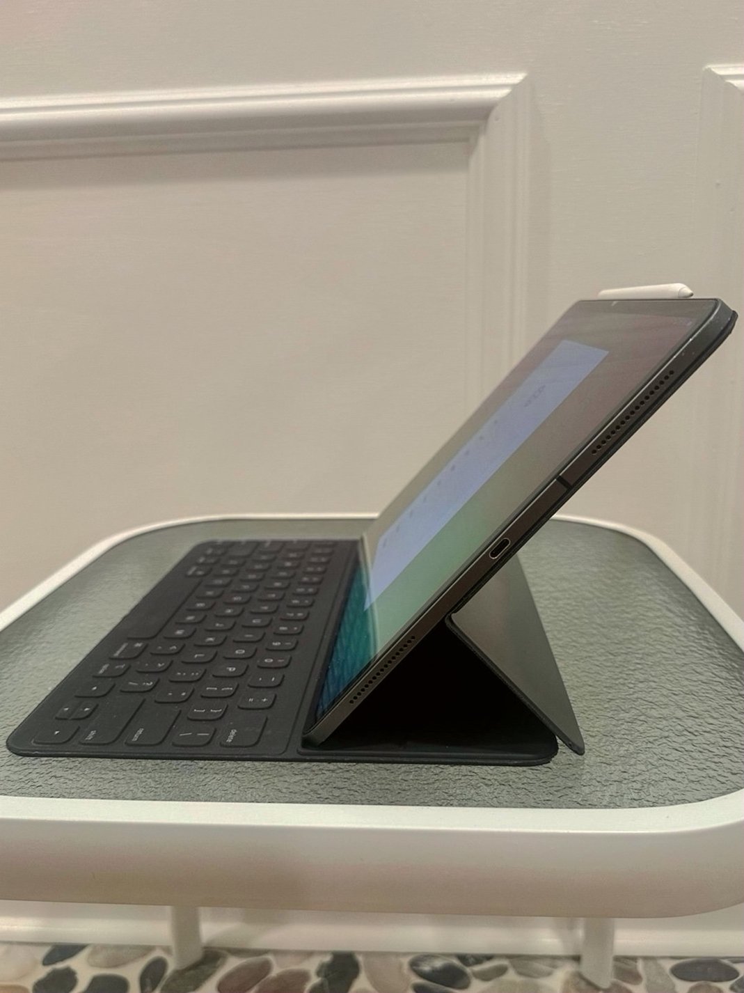 Apple iPad Pro 3rd Generation 256GB Space Gray Unlocked - Used image 5