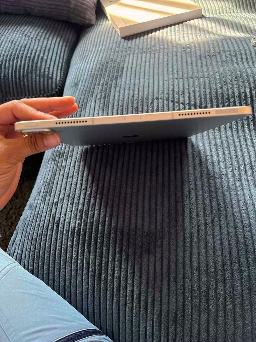 Apple iPad Pro 5th Generation 256GB Silver Unlocked - Used image 3