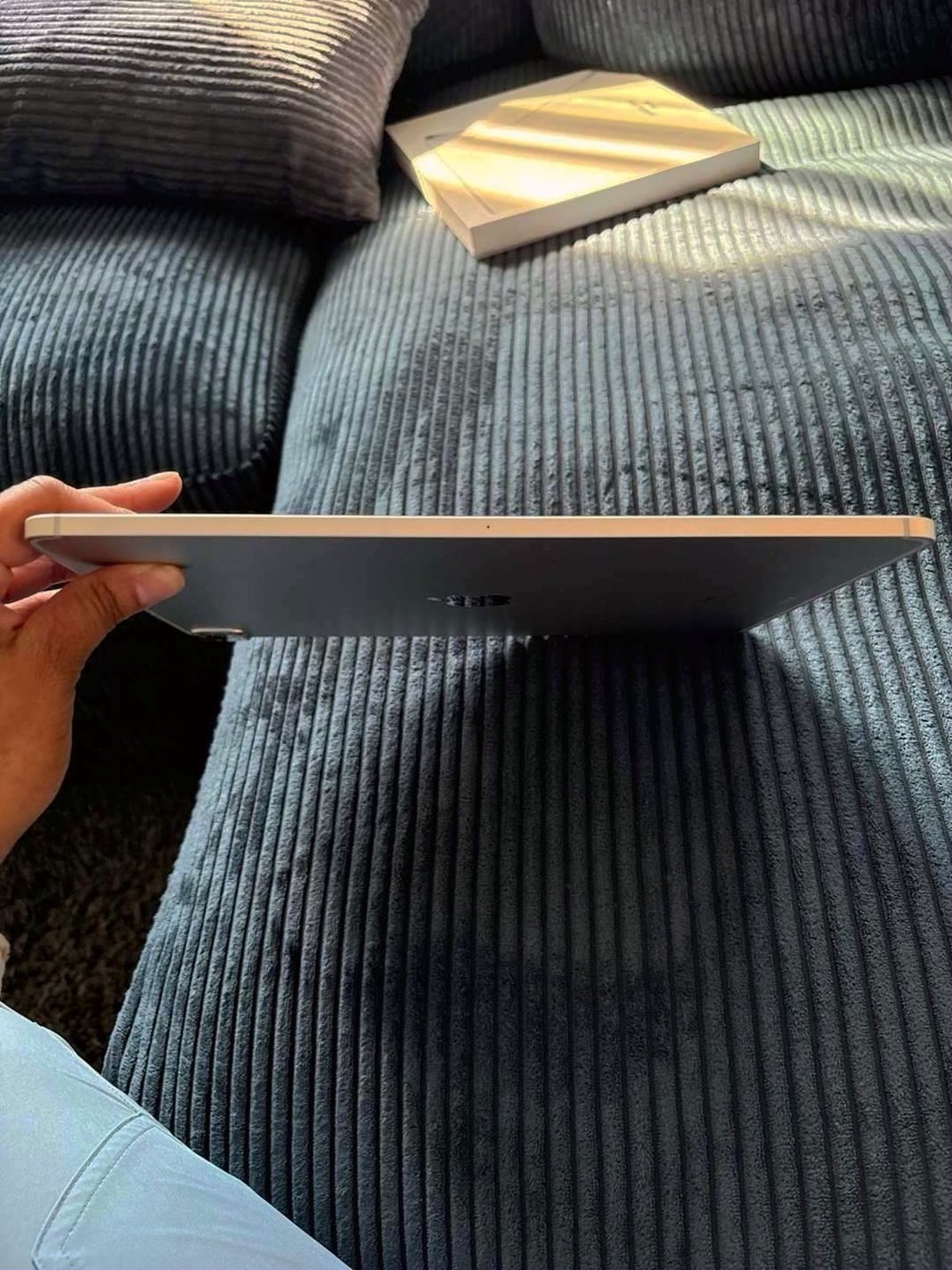 Apple iPad Pro 5th Generation 256GB Silver Unlocked - Used image 4