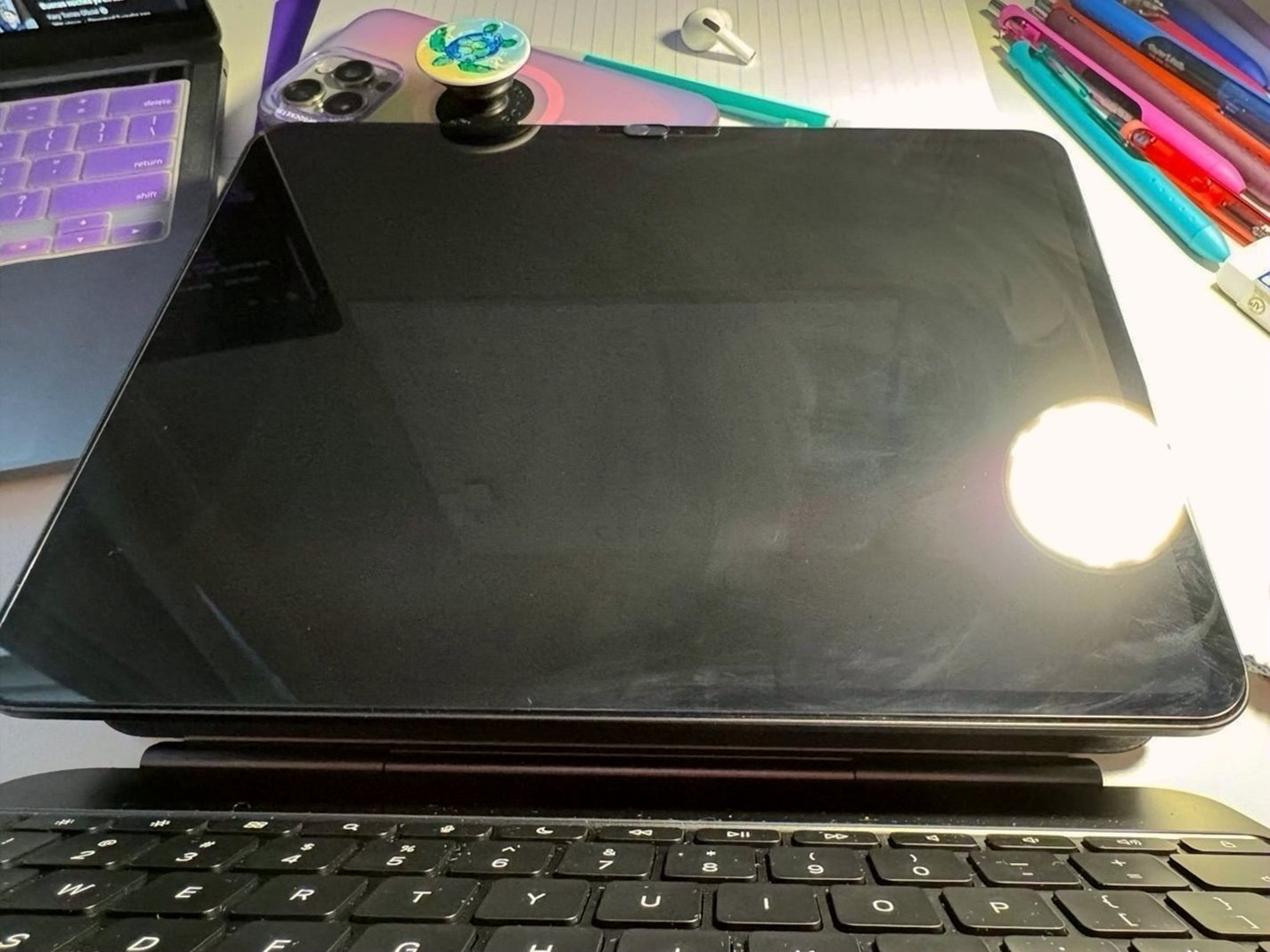 Apple iPad Pro 13-inch 256GB Standard Glass Unlocked - Used image 4