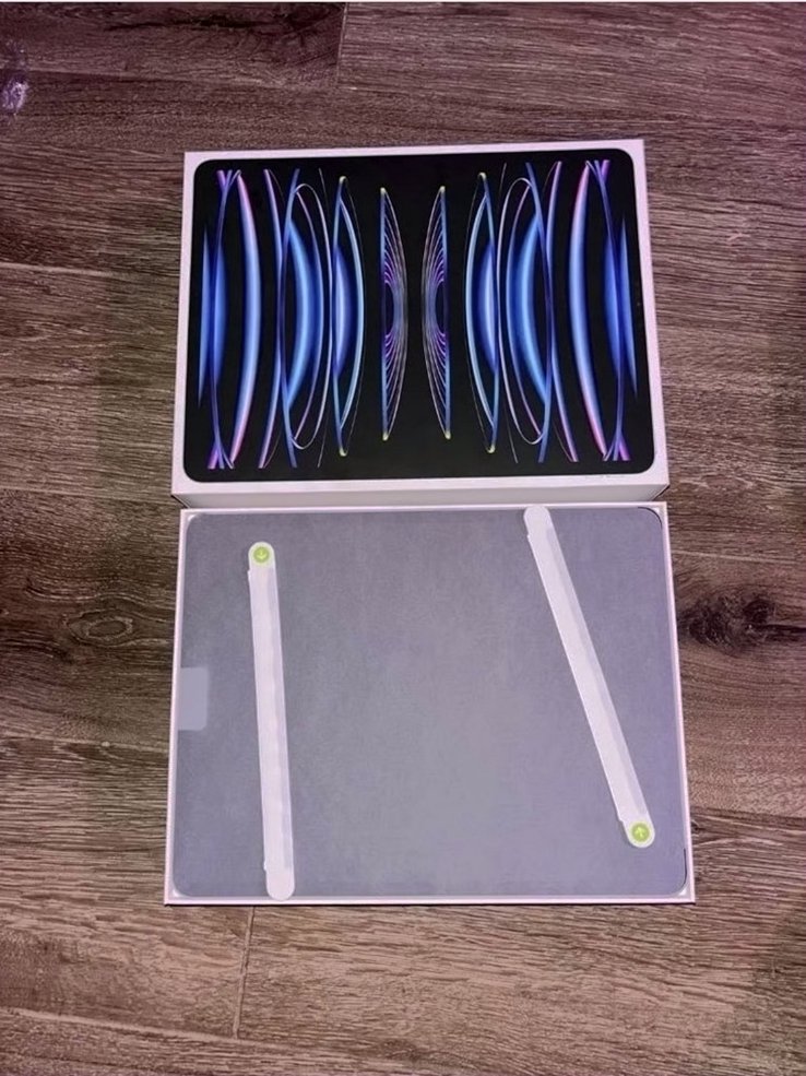 Apple iPad Pro 12.9 6th Gen 512GB Silver Unlocked - Used image 2