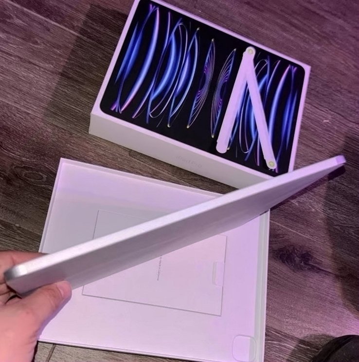 Apple iPad Pro 12.9 6th Gen 512GB Silver Unlocked - Used image 3