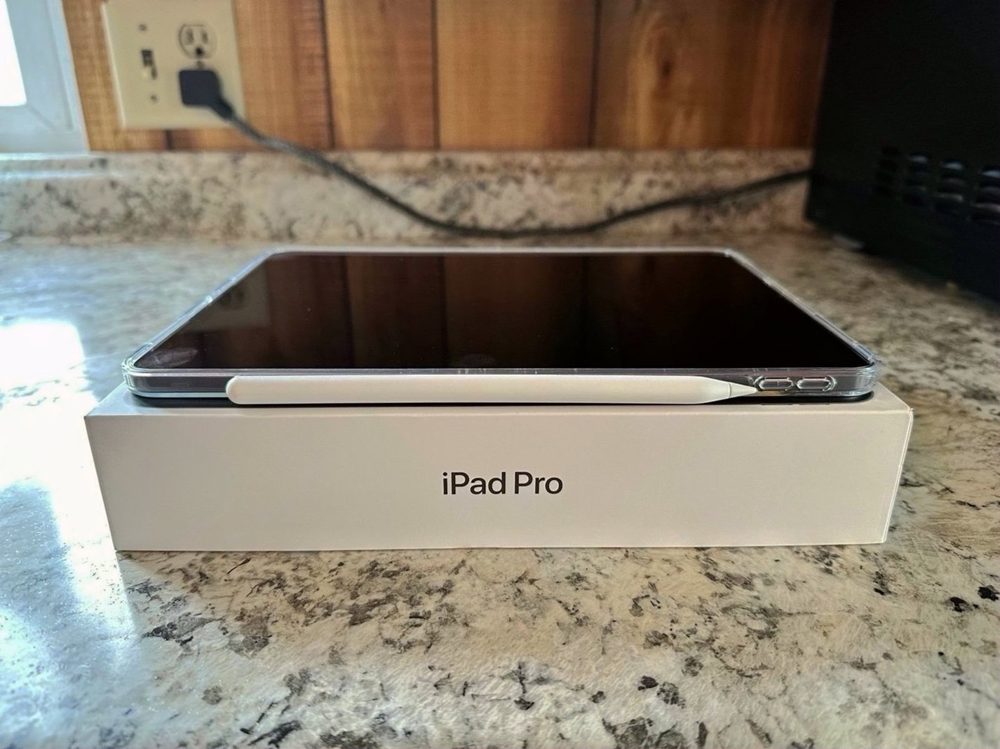Apple iPad Pro 3rd Generation 128GB Space Gray Unlocked - Used image 2