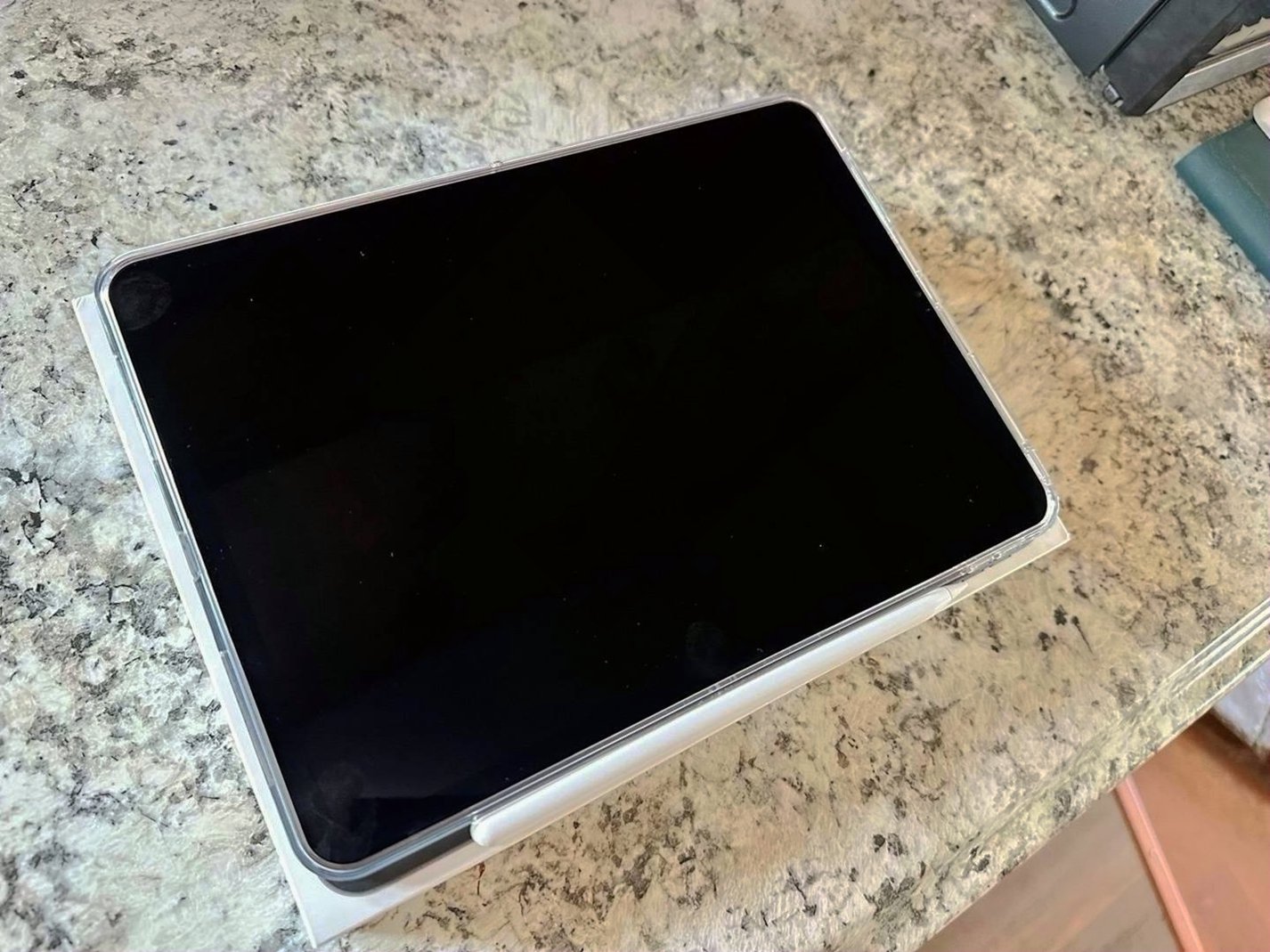 Apple iPad Pro 3rd Generation 128GB Space Gray Unlocked - Used image 3