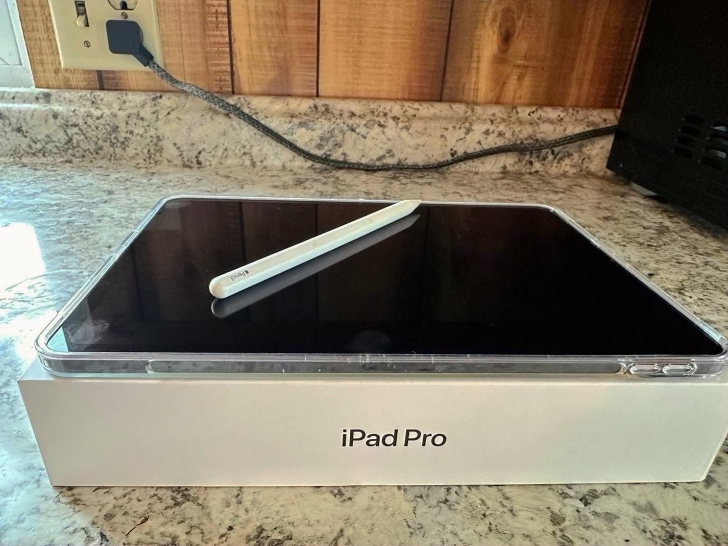 Apple iPad Pro 3rd Generation 128GB Space Gray Unlocked - Used image 4