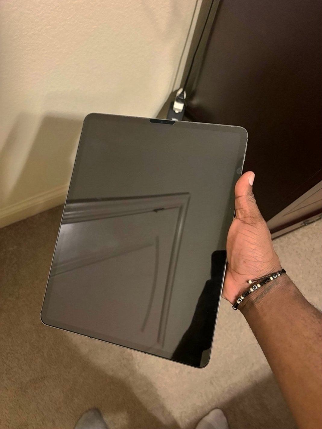 Apple iPad Pro 9Y27 256GB Unlocked - Used image 3