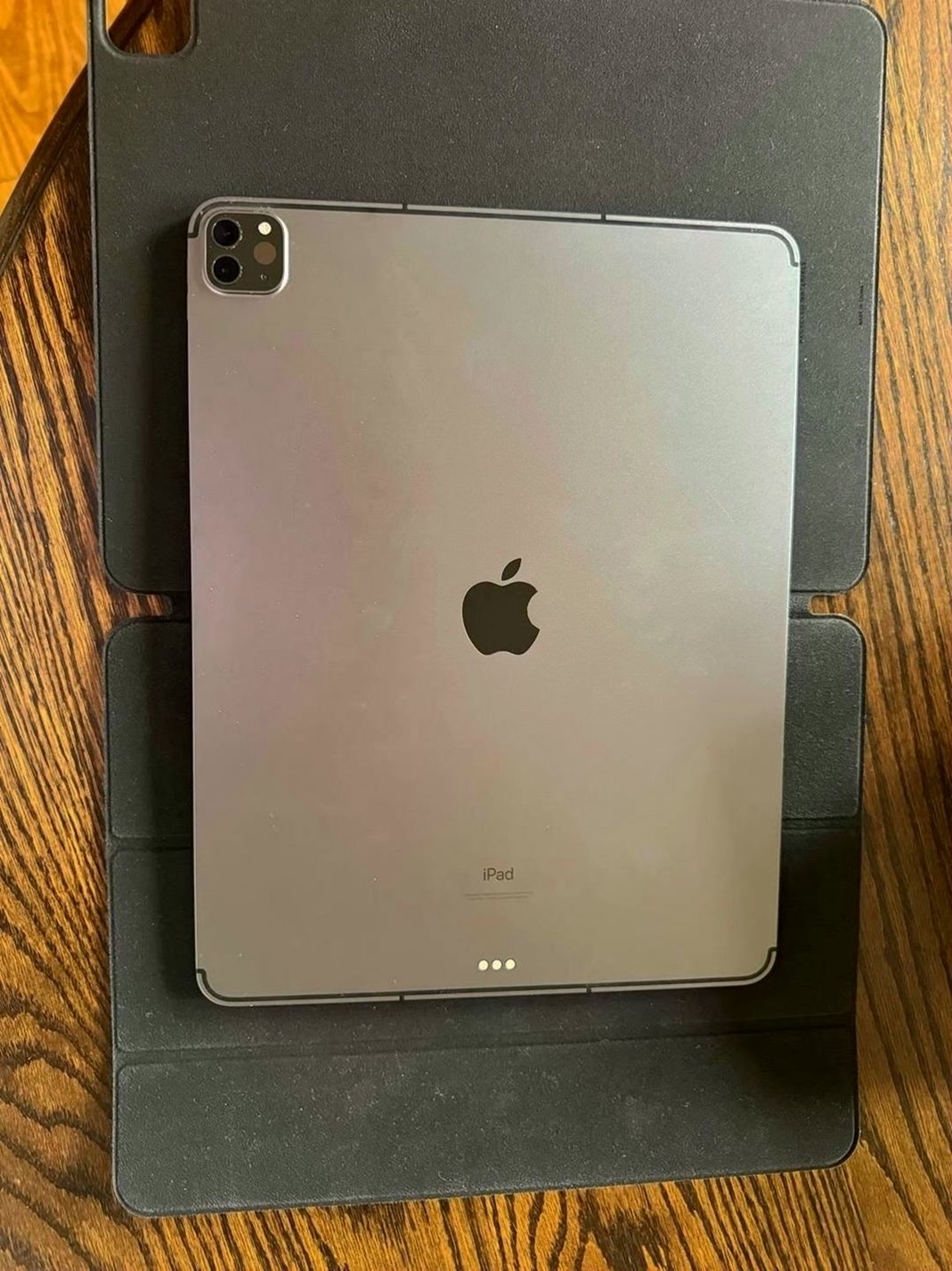 Apple iPad Pro 5th Generation 128GB Space Gray Unlocked - Used image 3