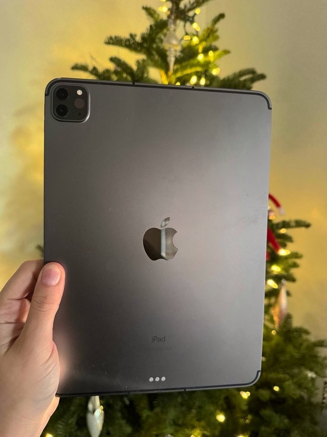 Apple iPad Pro 2Q88 11 inch 128GB Space Gray Unlocked - Used
