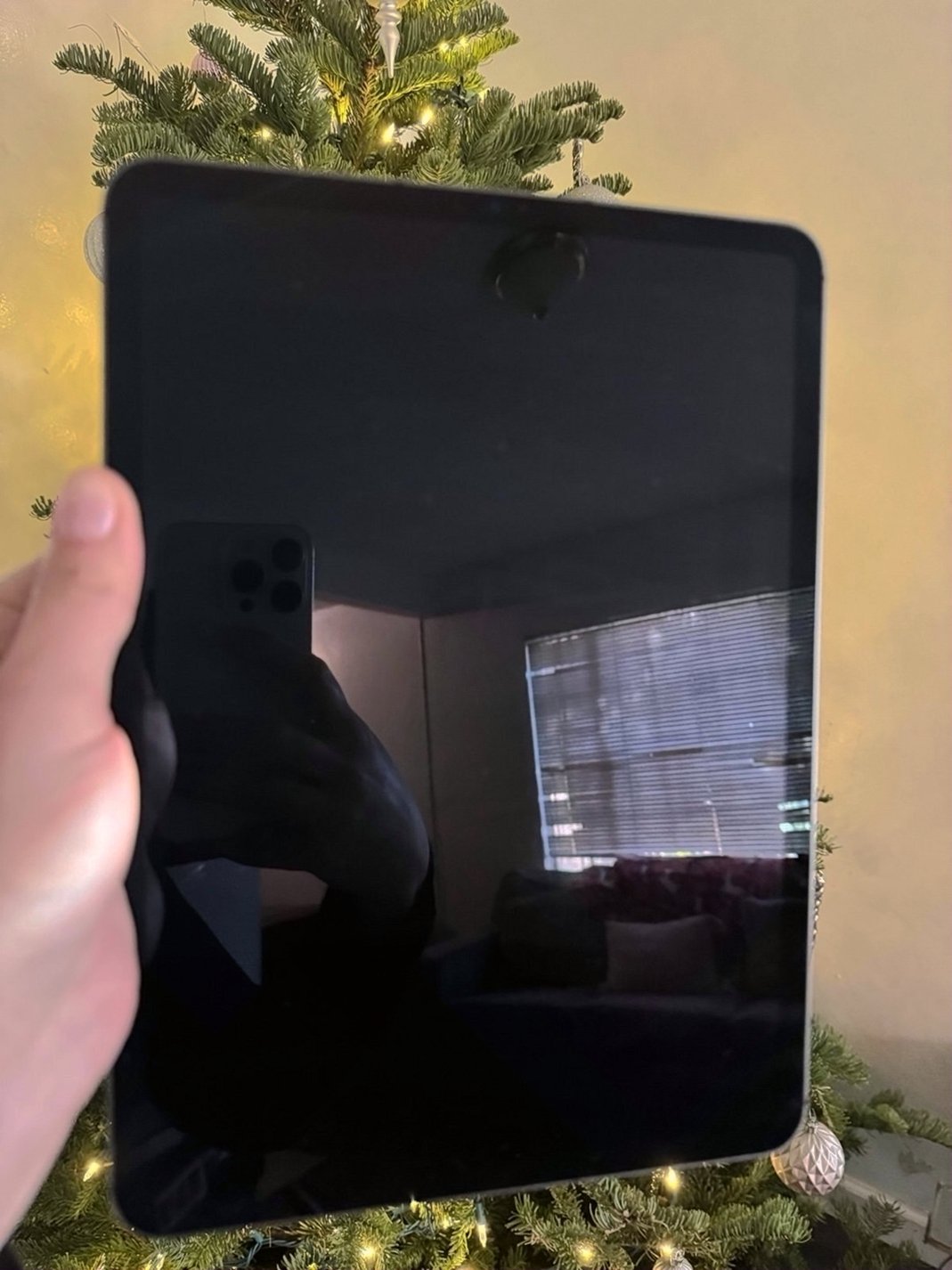 Apple iPad Pro 2Q88 11 inch 128GB Space Gray Unlocked - Used image 4