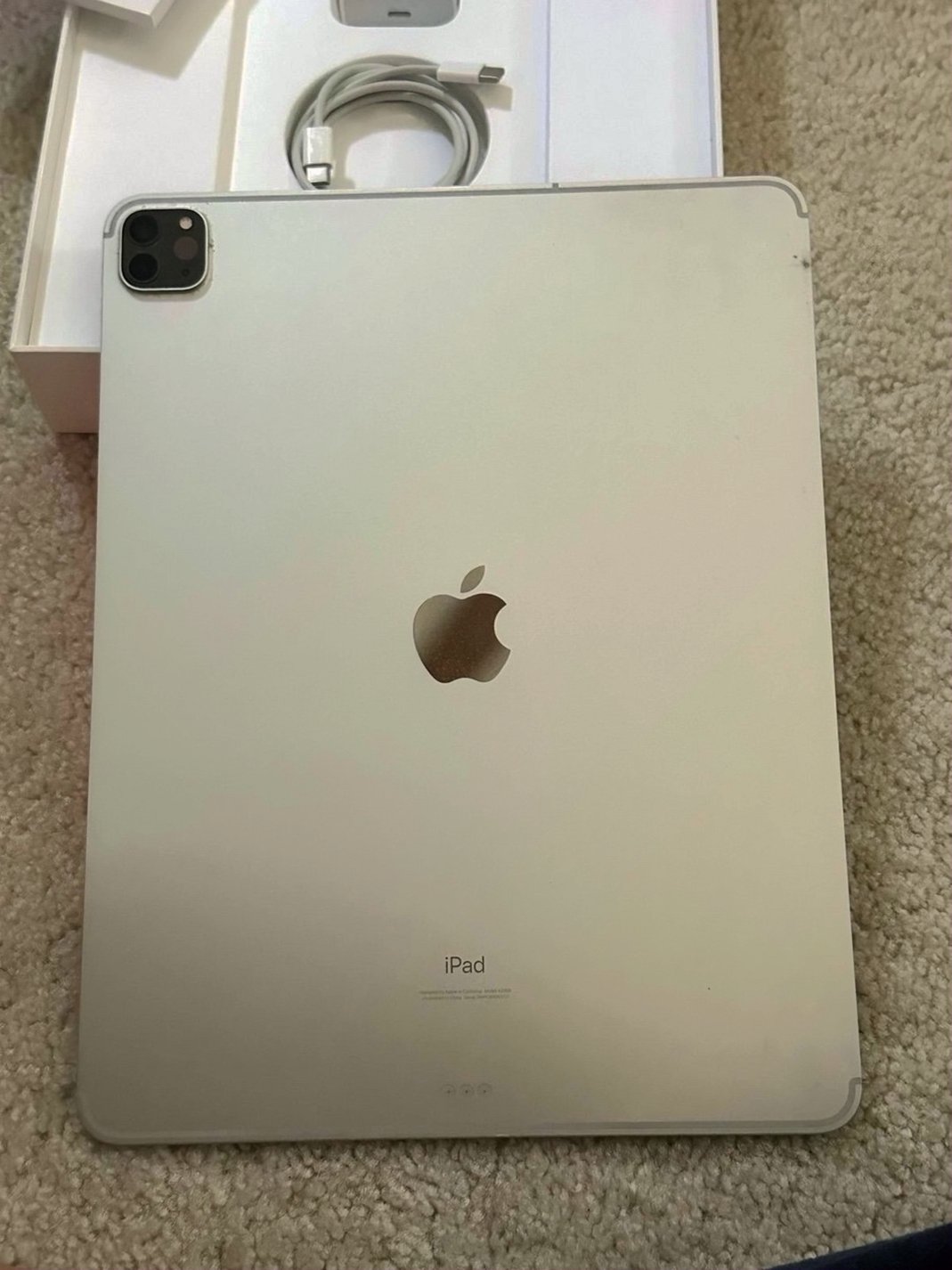 Apple iPad Pro 12.9 4th Gen 1TB Silver Unlocked - Used image 2