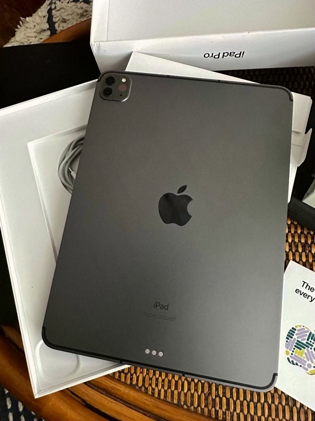 Apple iPad Pro 11” M1 256GB Space Gray Unlocked - Used image 3