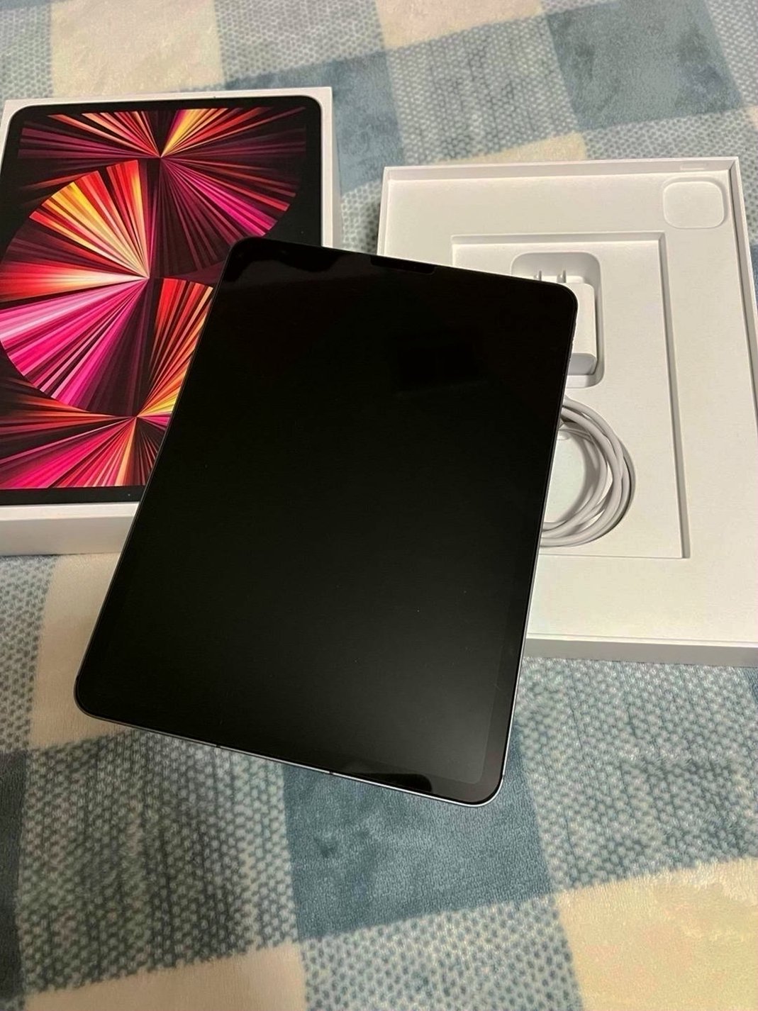 Apple iPad Pro 11 inch 128GB Space Gray Unlocked - Used image 3