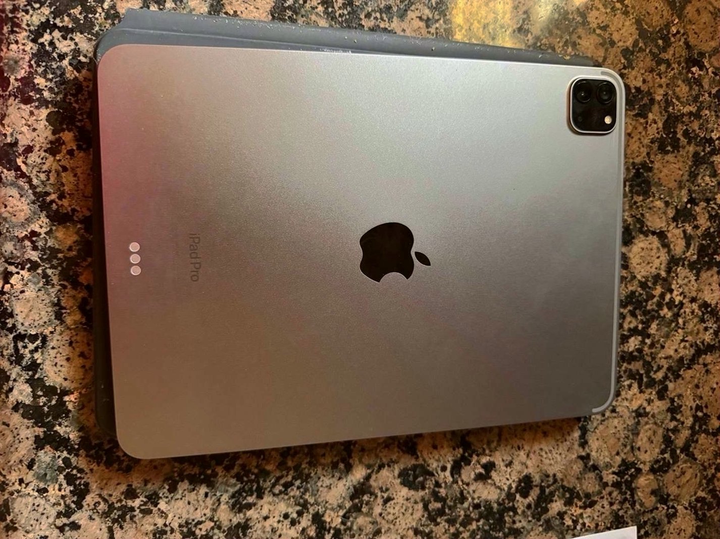 Apple iPad Pro 11 inch 4th Generation 256GB Space Gray Unlocked - Used image 2