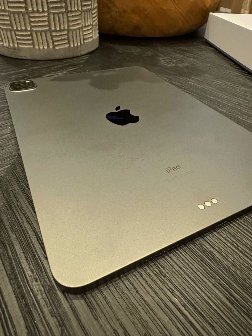 Apple iPad Pro 3rd Generation 256GB Space Gray Unlocked - Used image 4
