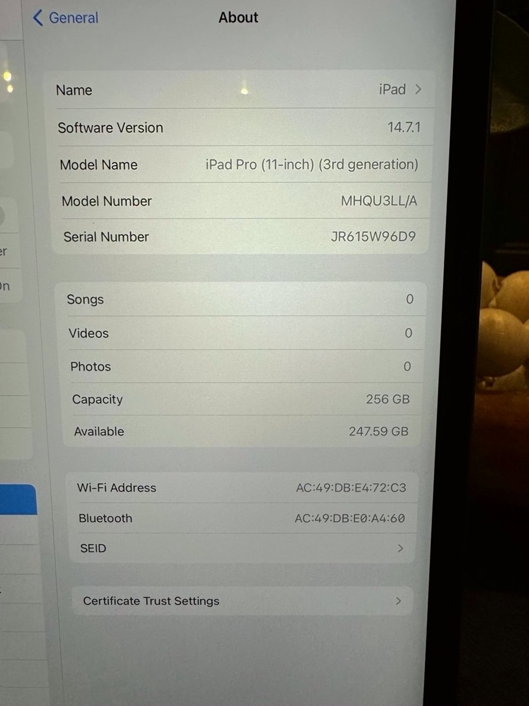 Apple iPad Pro 3rd Generation 256GB Space Gray Unlocked - Used image 5