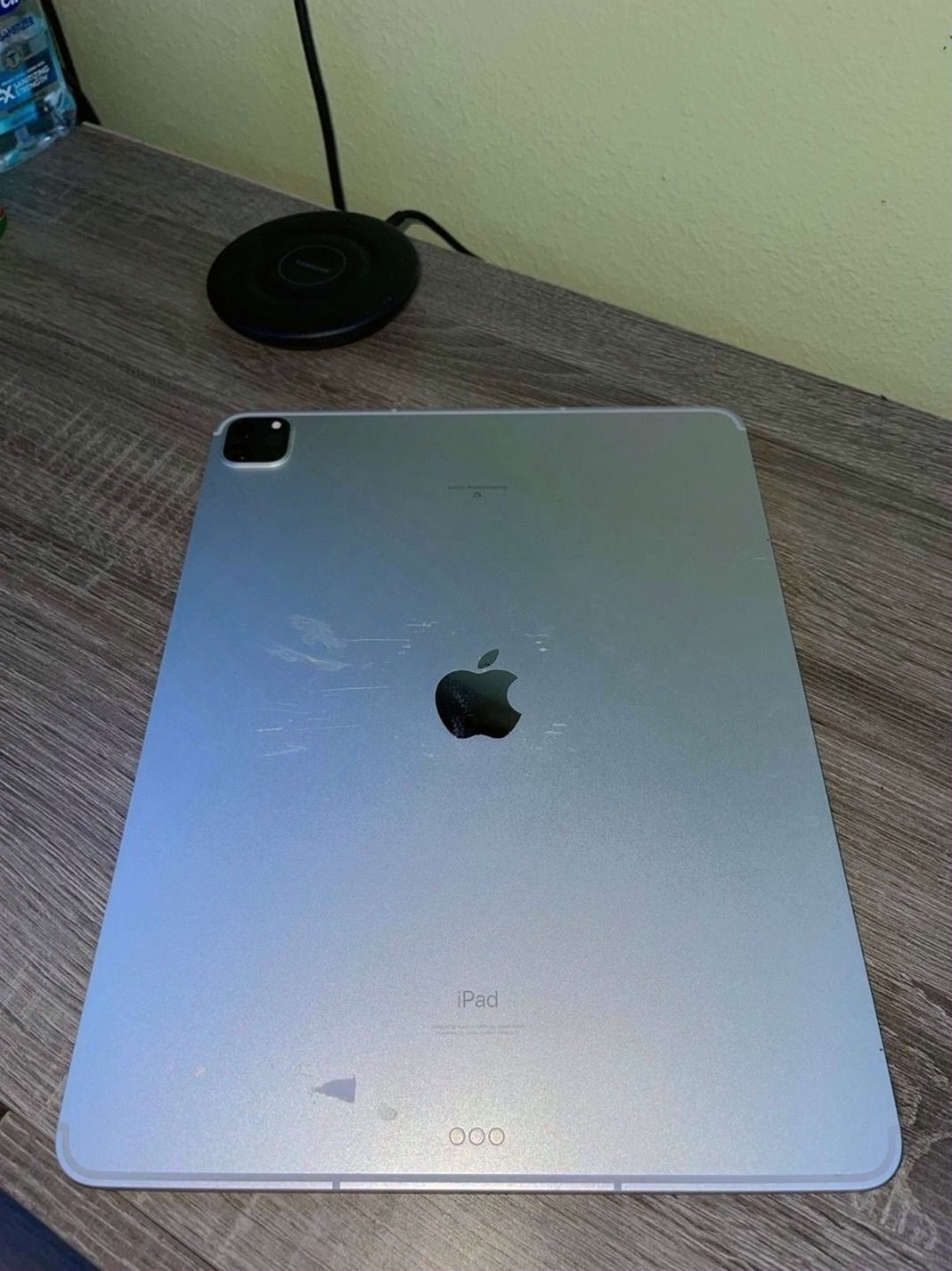 Apple iPad Pro 12.9in 5th Gen 127GB Silver Unlocked - Used image 2
