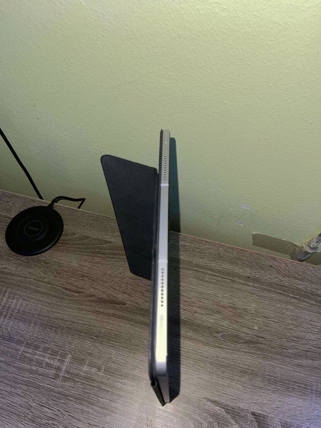 Apple iPad Pro 12.9in 5th Gen 127GB Silver Unlocked - Used image 4