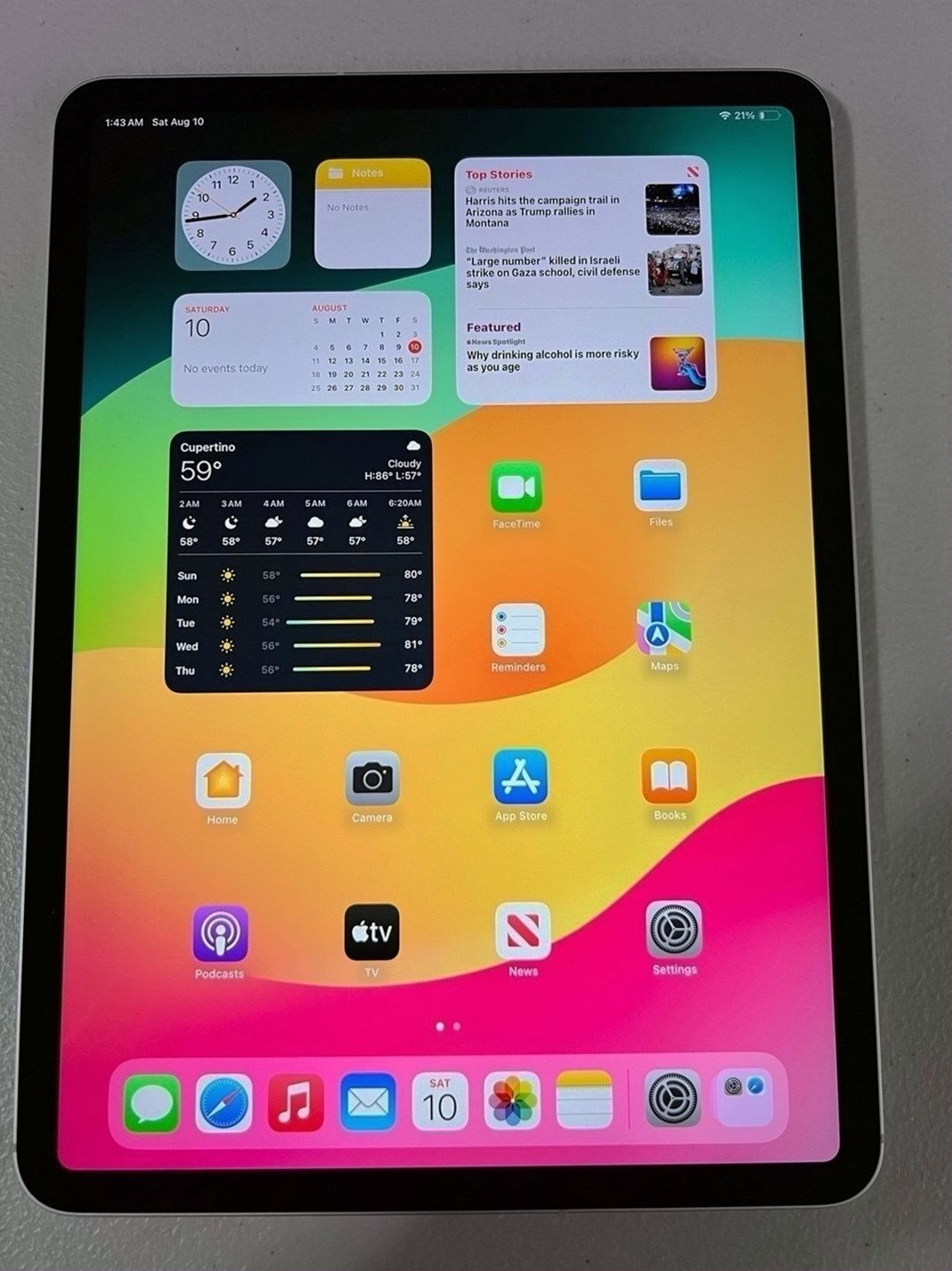 Apple iPad Pro 2nd Generation 128GB Silver Unlocked - Used image 2