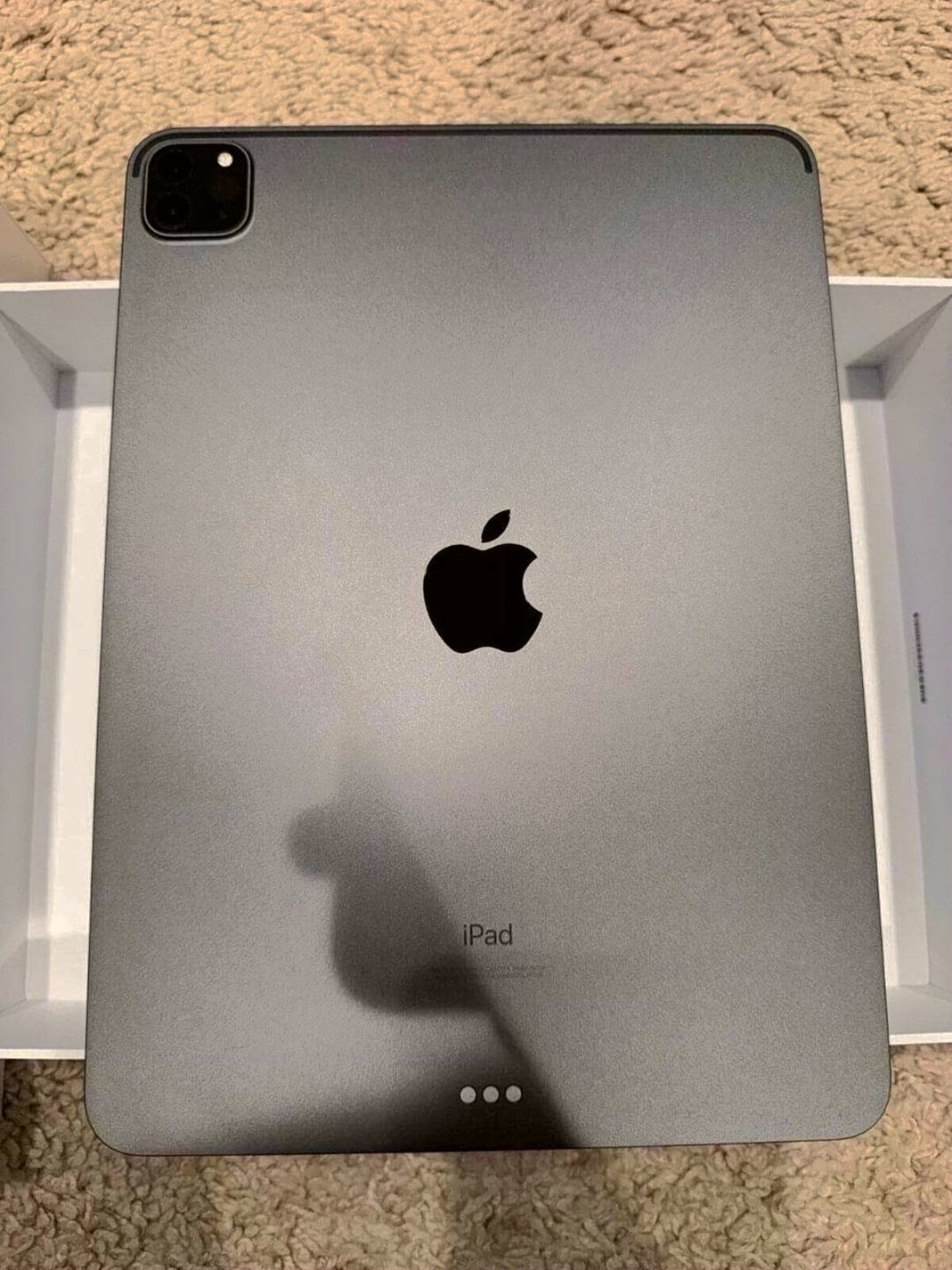 Apple iPad Pro 11 Inch 2nd Gen 256GB Space Gray Unlocked - Used image 2