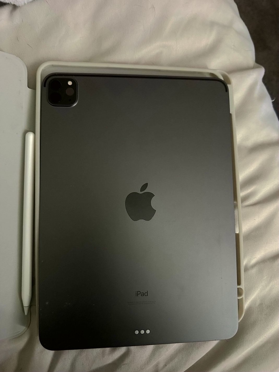 Apple iPad Pro 128GB Space Gray Unlocked - Used image 2