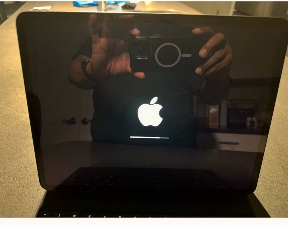Apple iPad Pro 4th Gen 1TB Unlocked - Used image 3