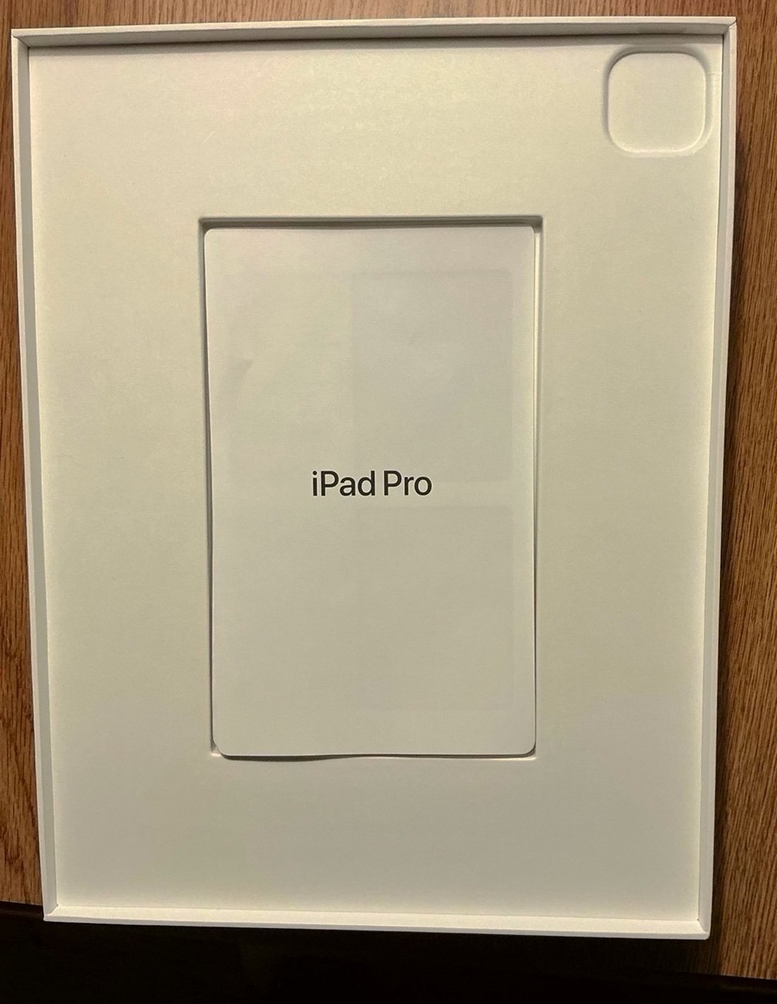 Apple iPad Pro 12.9 6th Generation 256GB Wi-Fi Unlocked - Used image 3