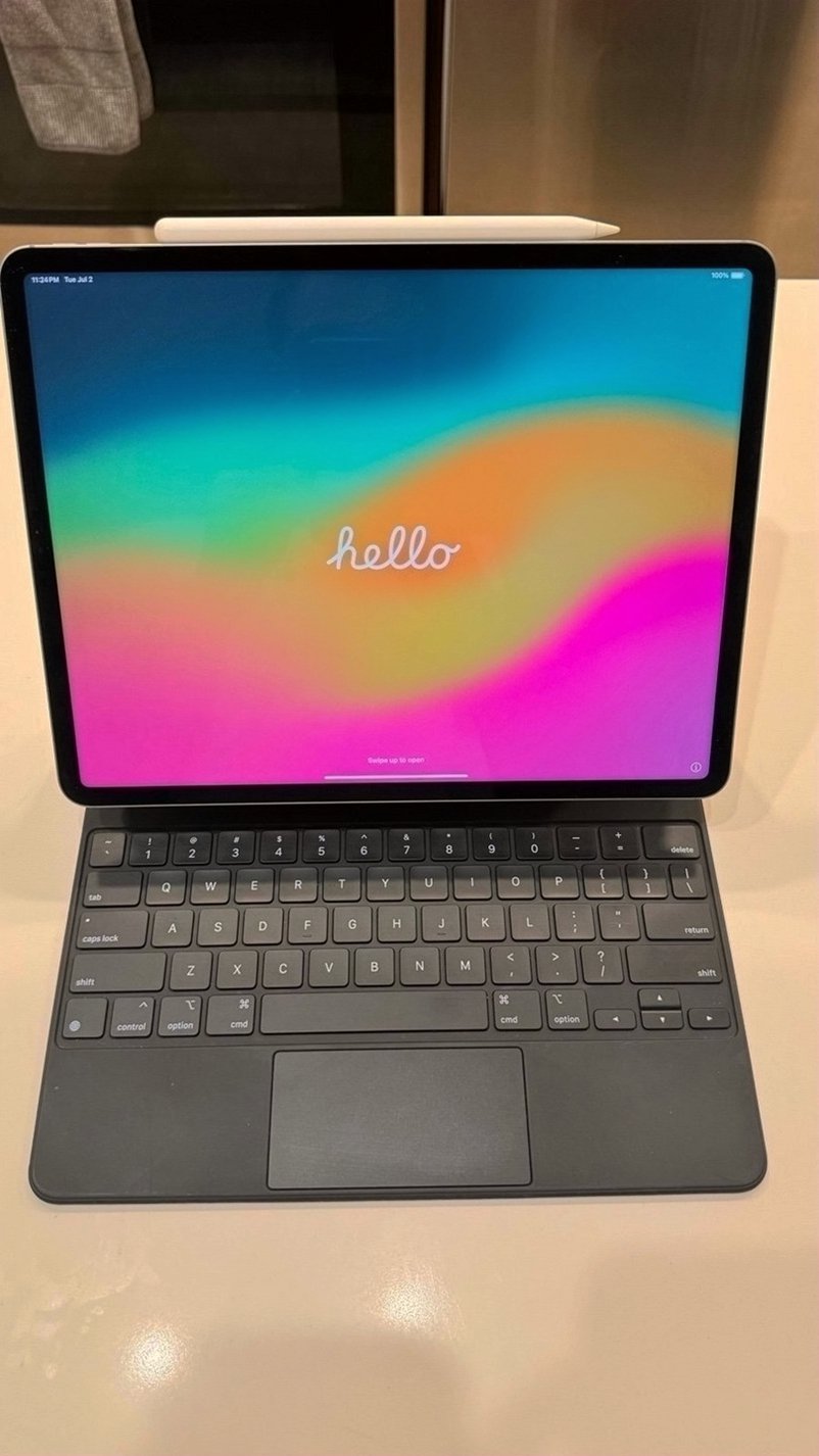 Apple iPad Pro 12.9-inch 6th Gen 128GB Unlocked - Used image 2