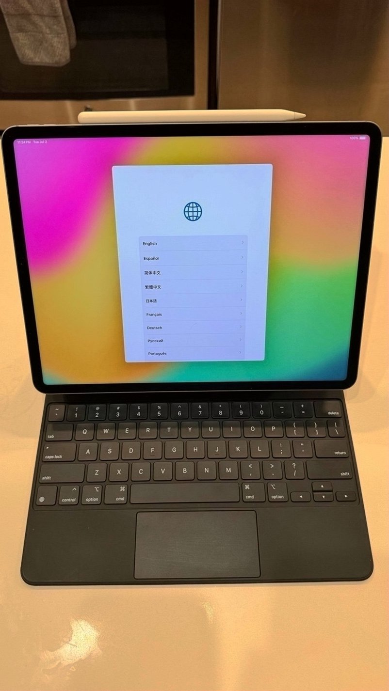 Apple iPad Pro 12.9-inch 6th Gen 128GB Unlocked - Used image 5